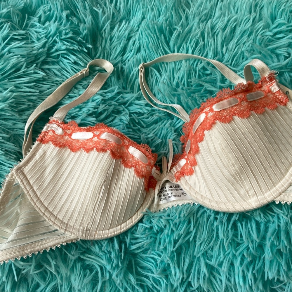 Orange lace sexy cream color underwire bra lightly padded fits 32a nwt
